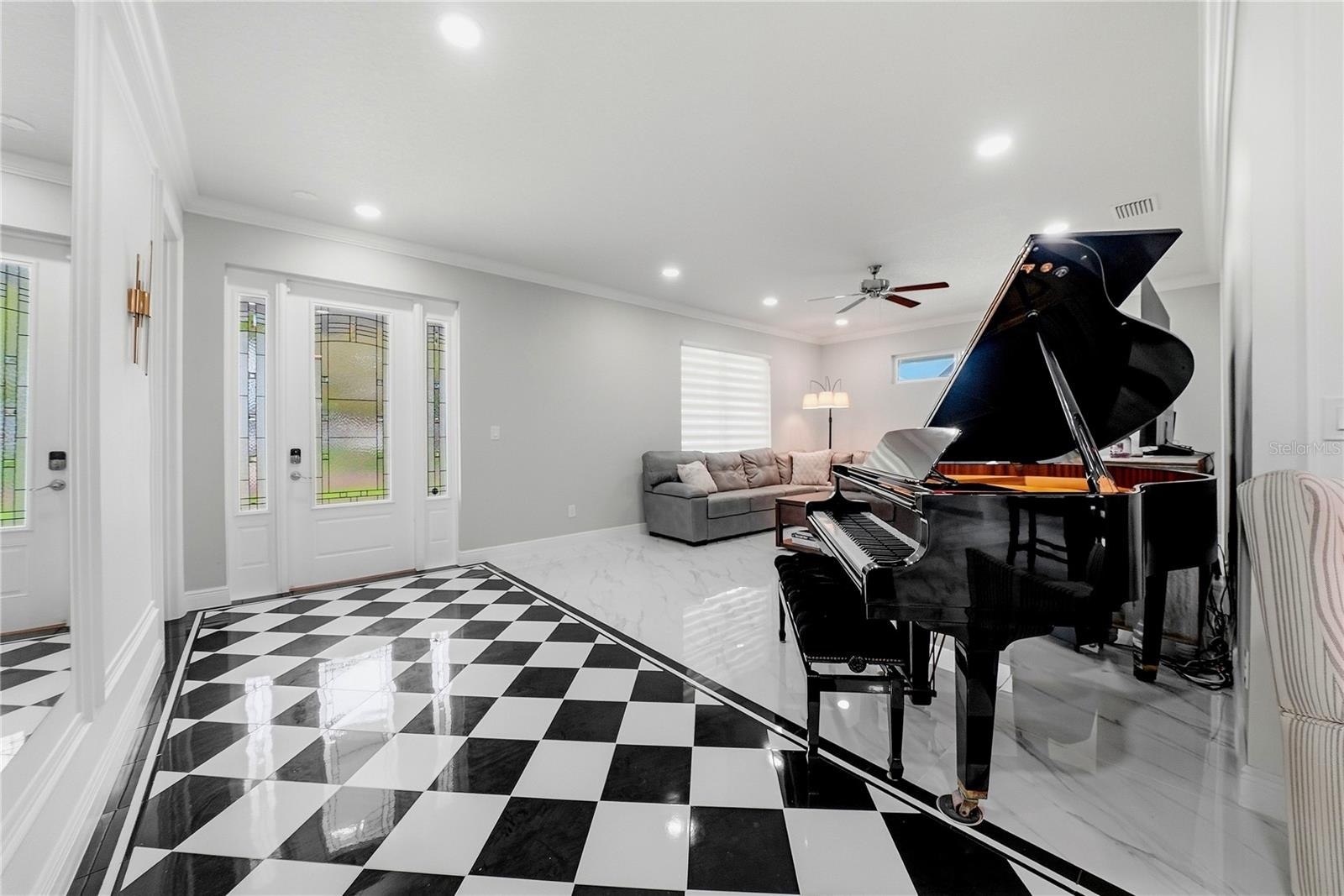 Living area / grand piano