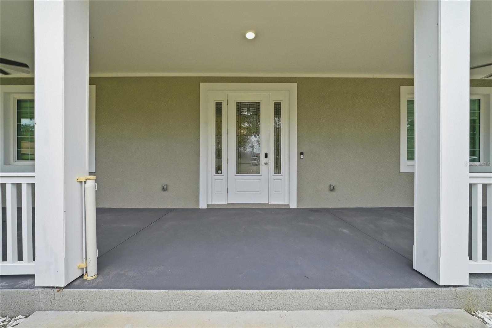 Covered porch / entry to enjoy your morning cup of coffee