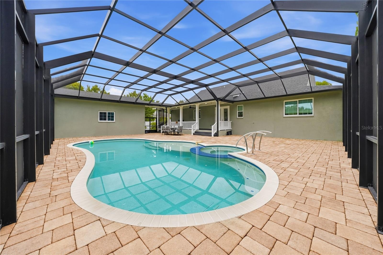 Screened-in salt water pool & lanai