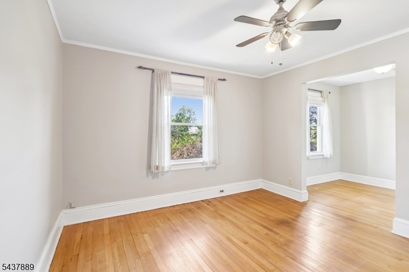 Bedroom w/ sitting area