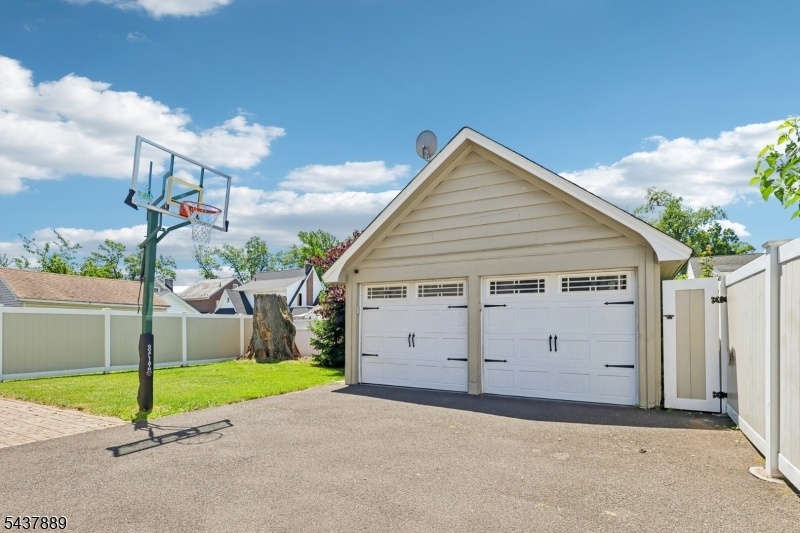 Detached Garage