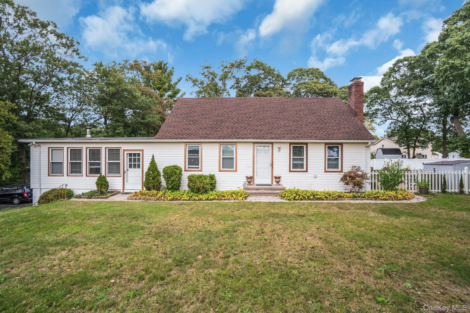 Welcome to 79 Wicks Rd on Commack!