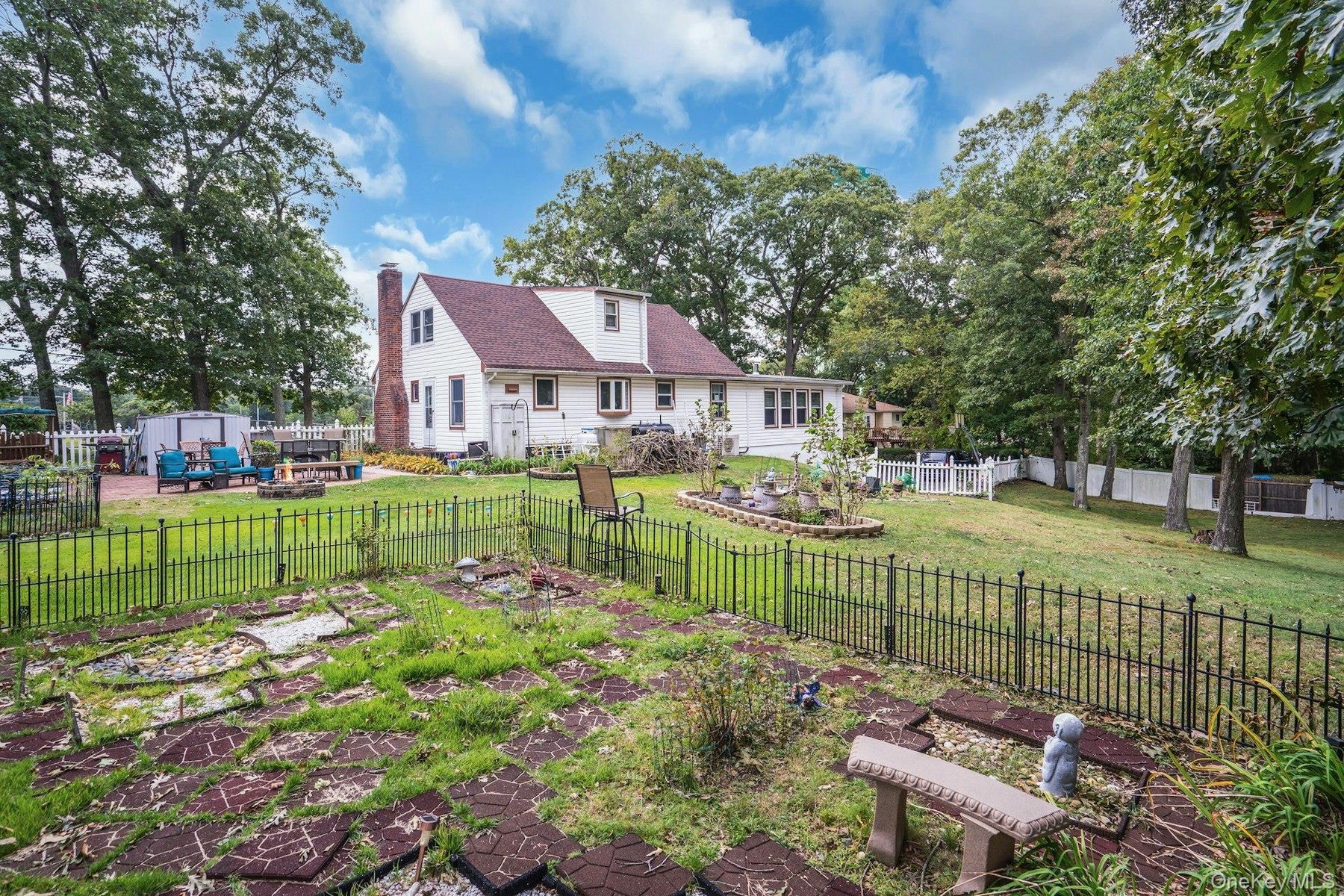 Garden Area and sprawling lawn.