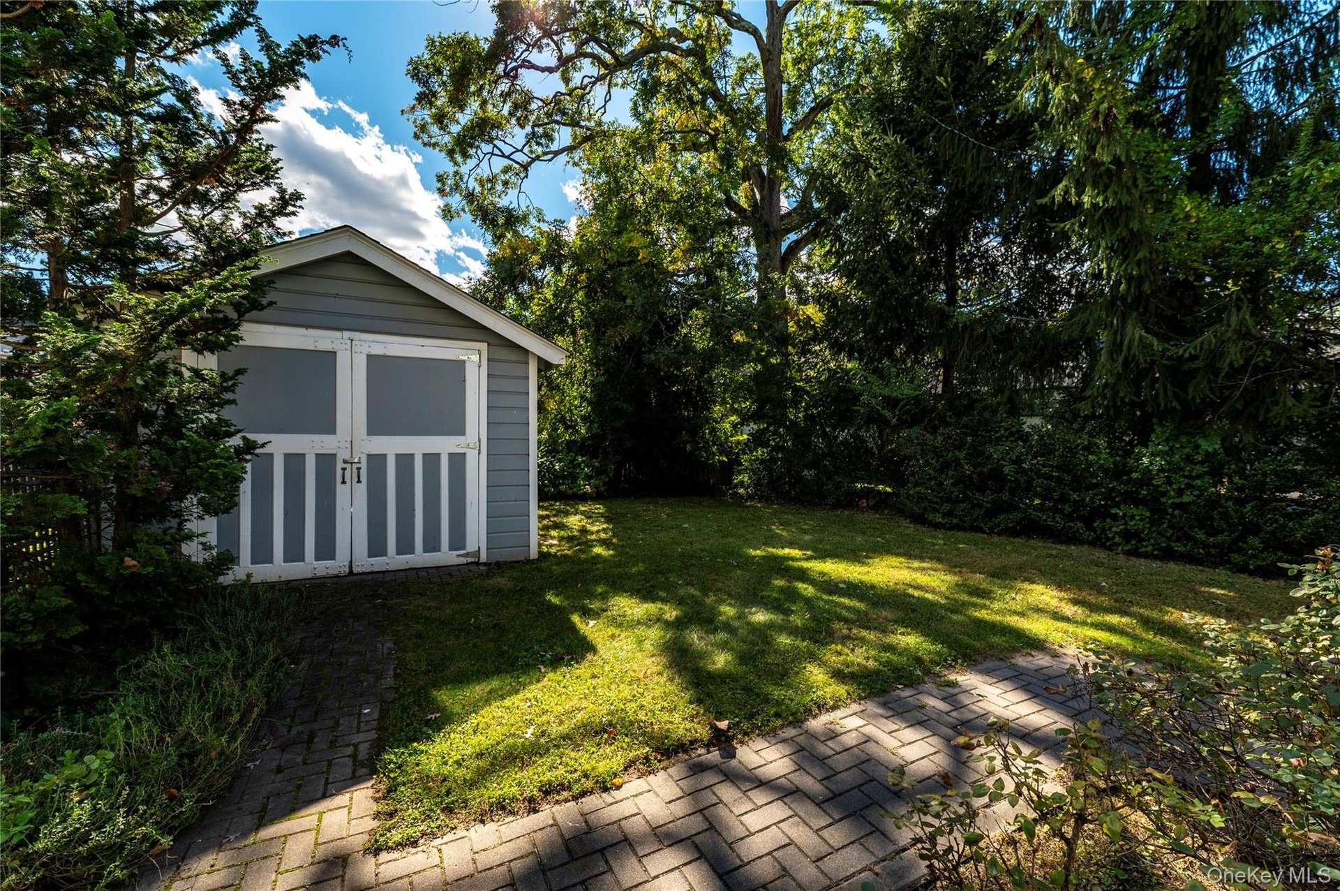 yard with garage