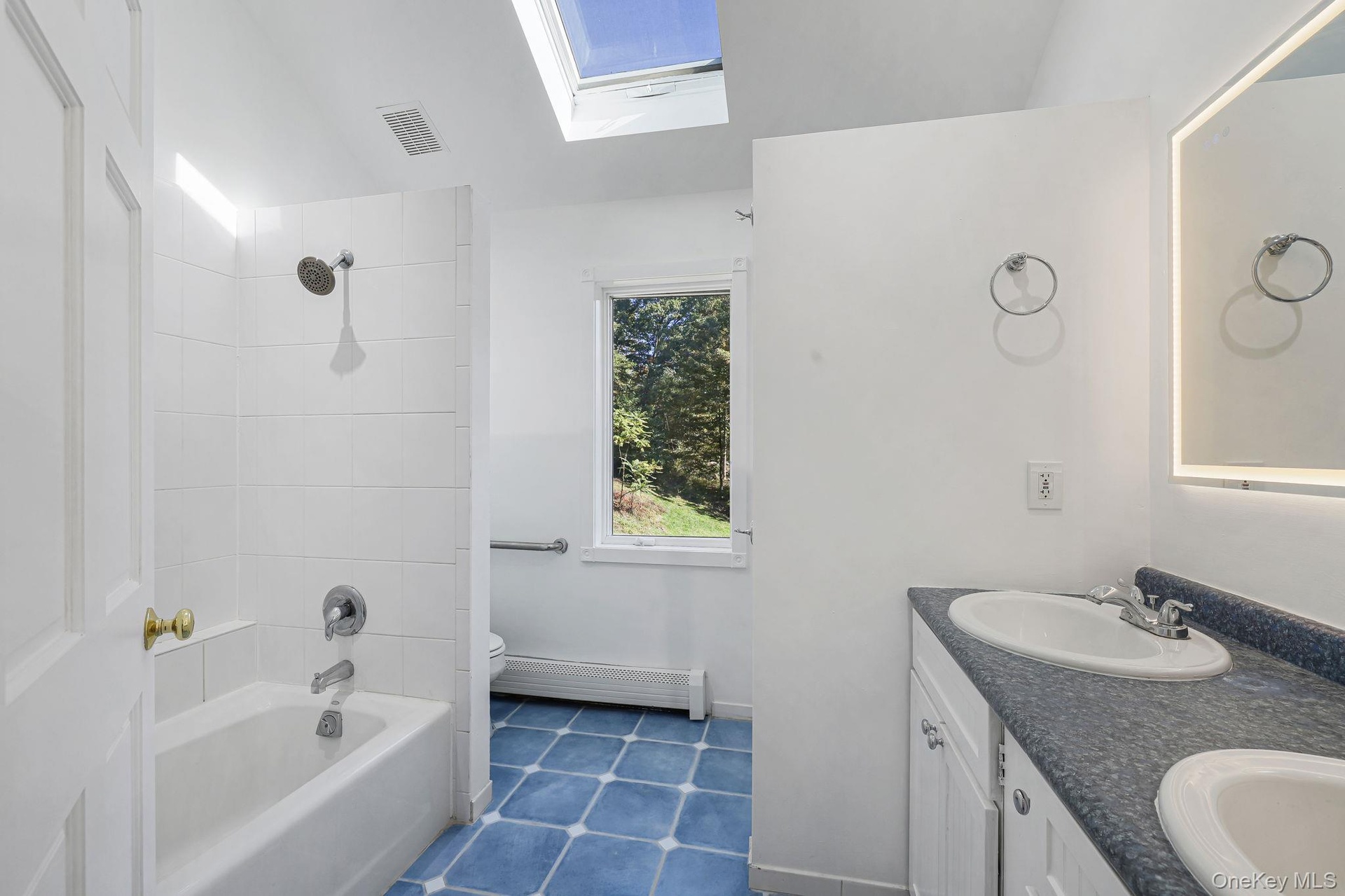 Upstairs full bath with Tub and Shower