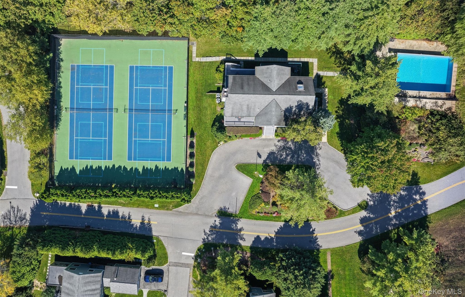 Fieldpoint amenities include Tennis (or pickleball), Pool and Clubhouse.