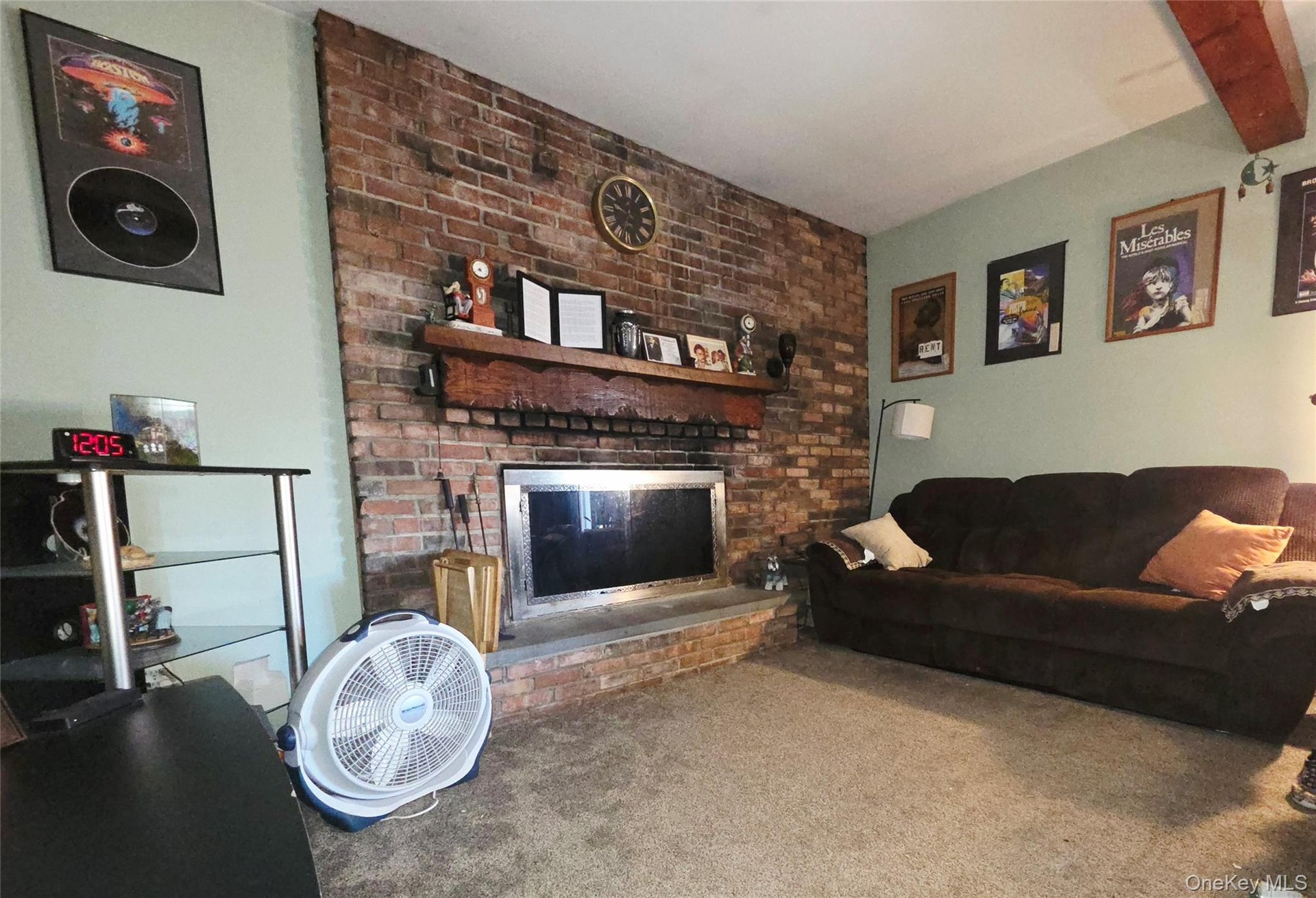 Working wood fireplace, great to stay cozy!