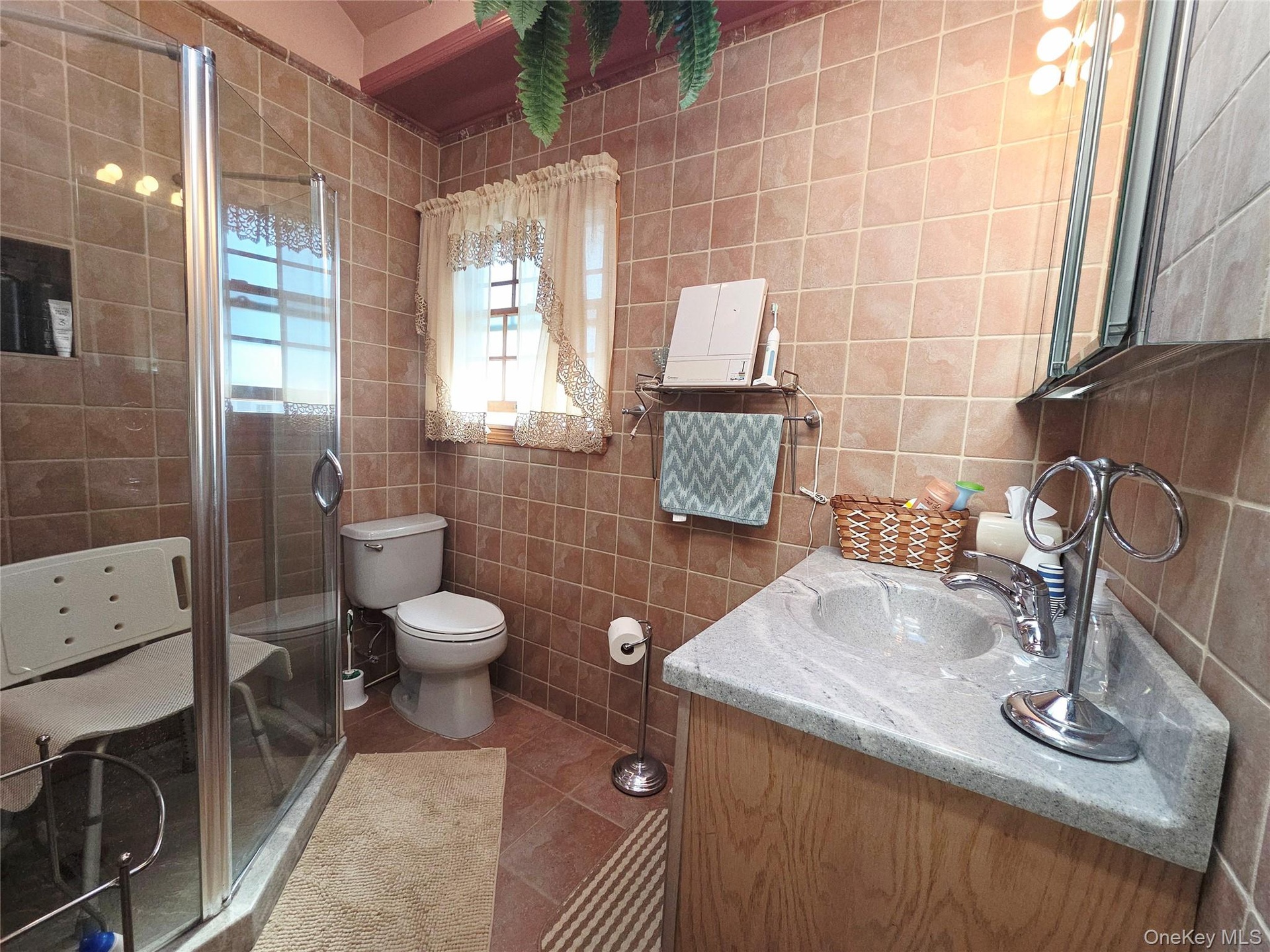 Nicely tiled full bathroom off living room