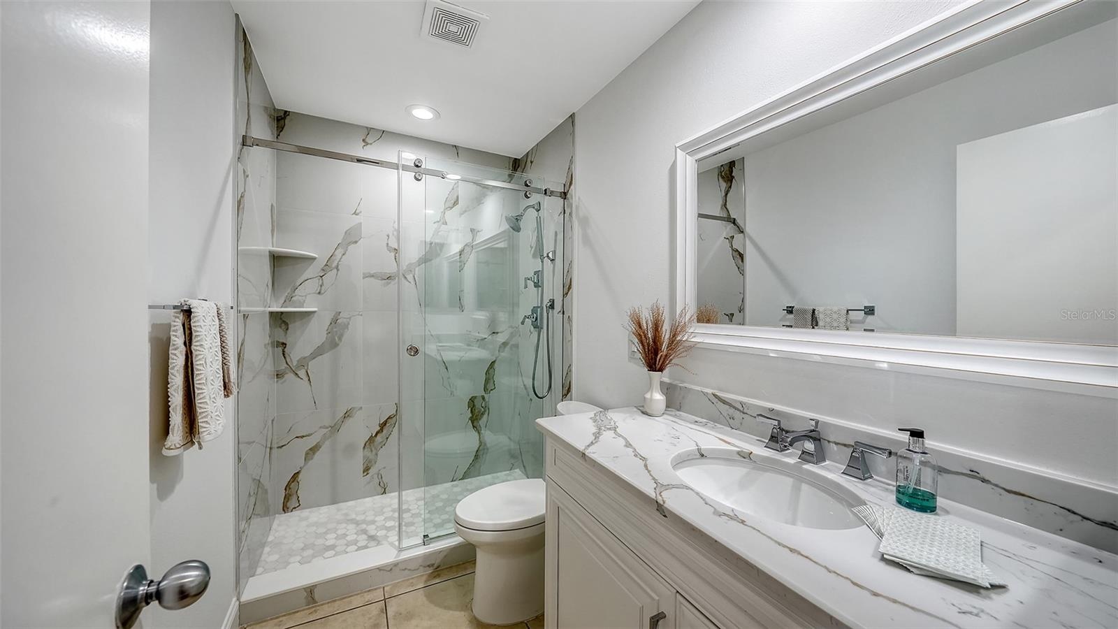 1ST FLOOR GUEST BATH