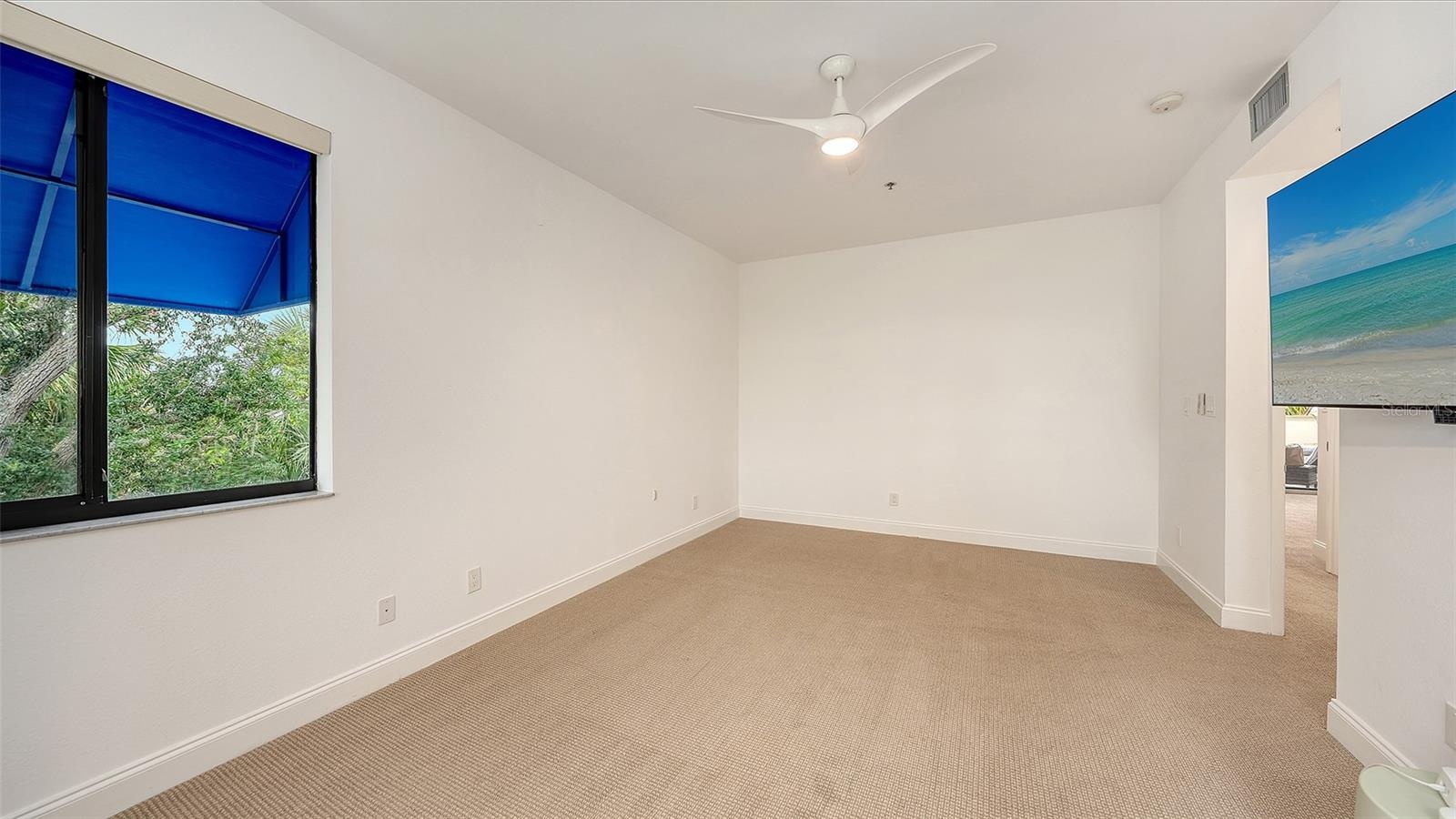 LARGE & BRIGHT PRIMARY SUITE W/ SUNSET TERRACE