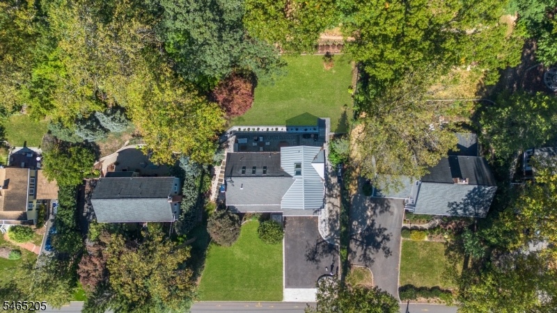 Spacious Driveway