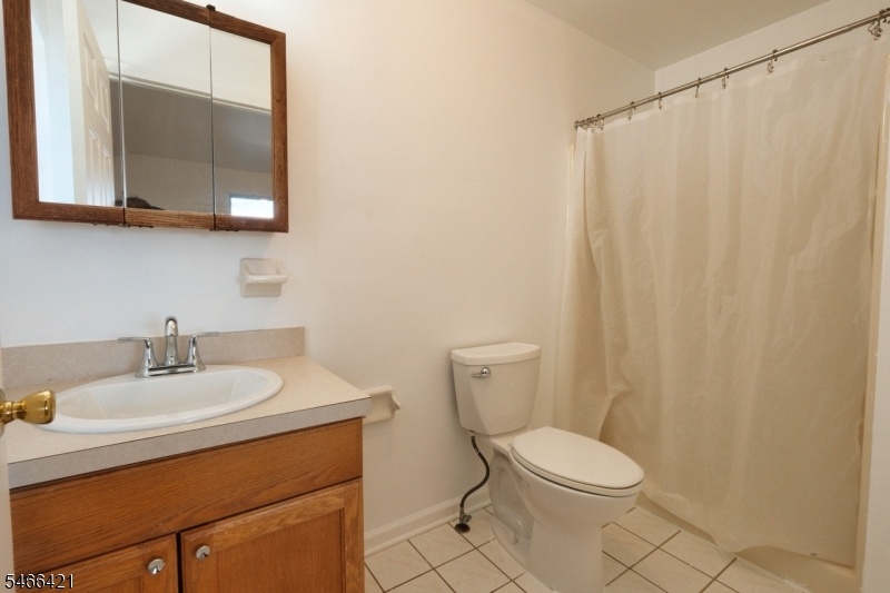 2nd floor master bathroom
