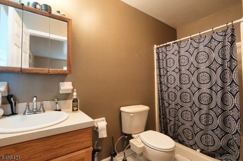 1st floor master bathroom