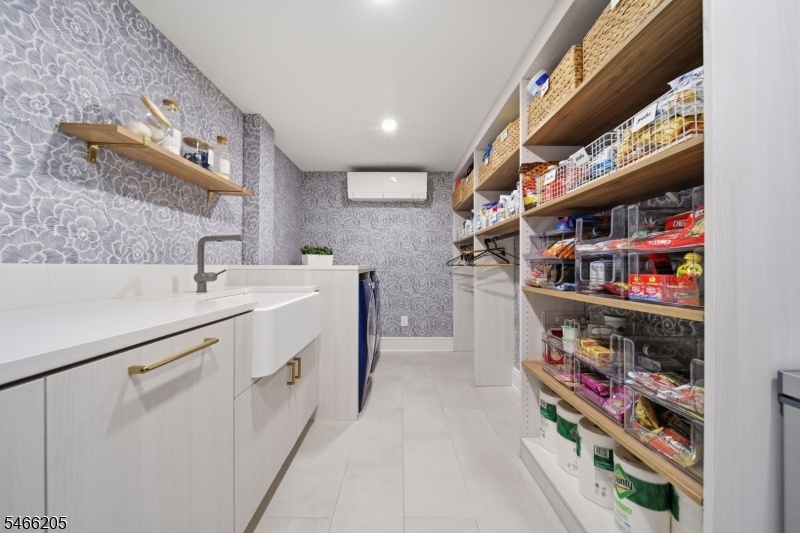 Laundry Rm/Pantry