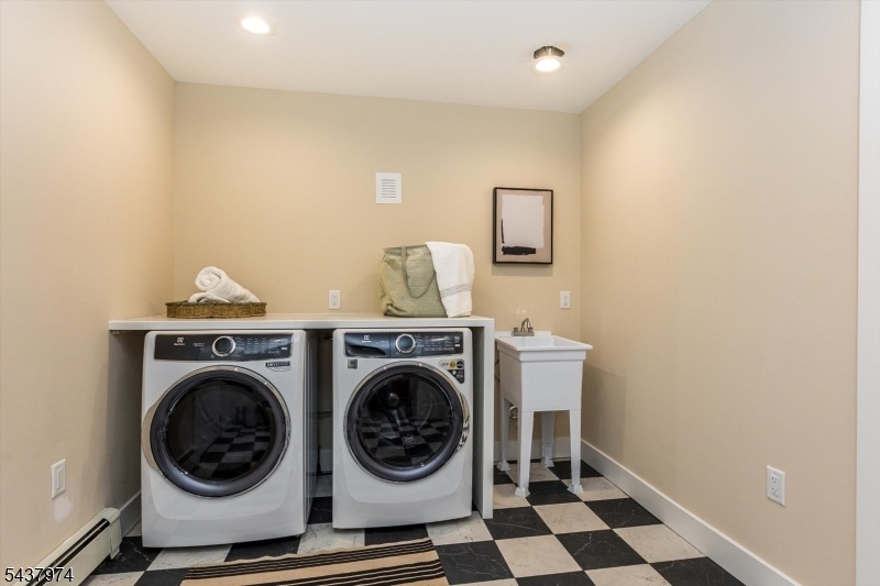 1st Fl Laundry/Mud Room
