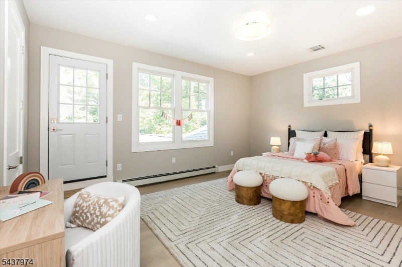 Bedroom w/ Bath