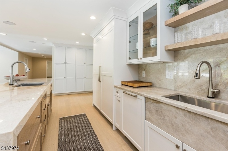 Kitchen w/ Lots of Storage