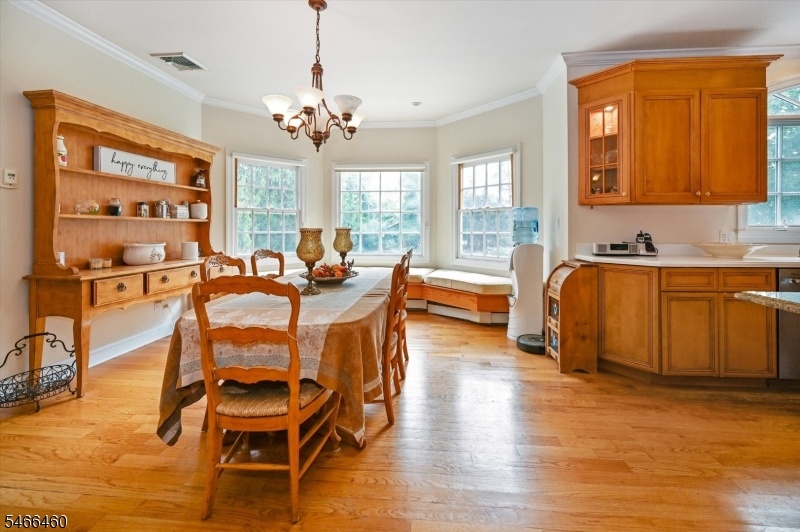 Eat in are of Kitchen