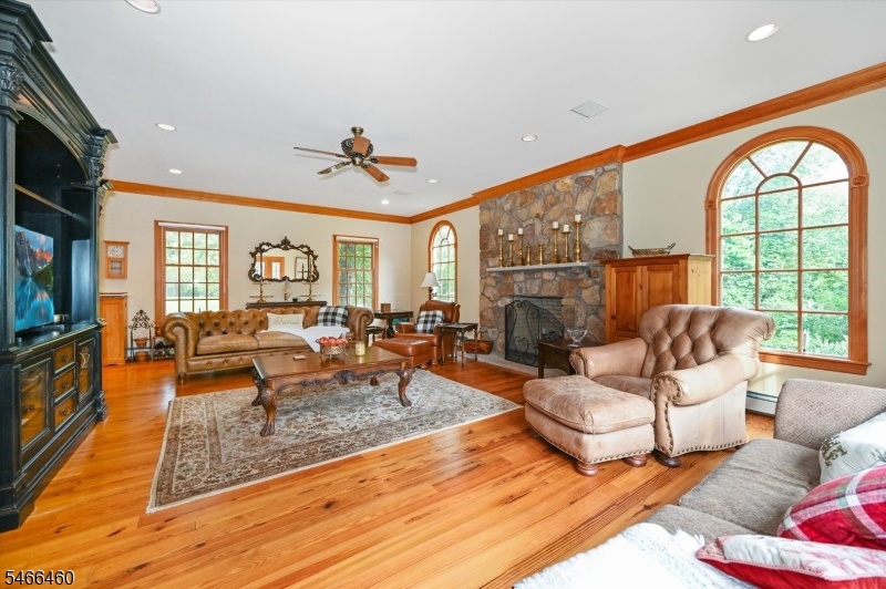 Great Room w Fire Place
