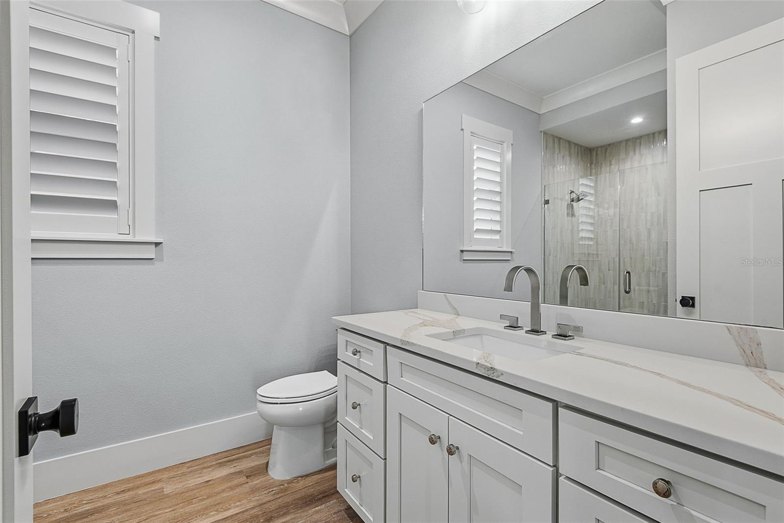 BR 2 ensuite bath