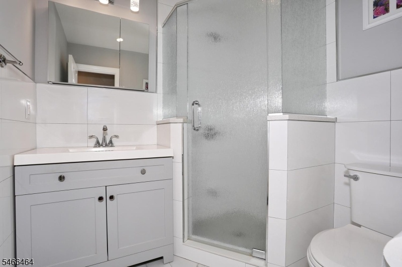1st Fl. Full Bath