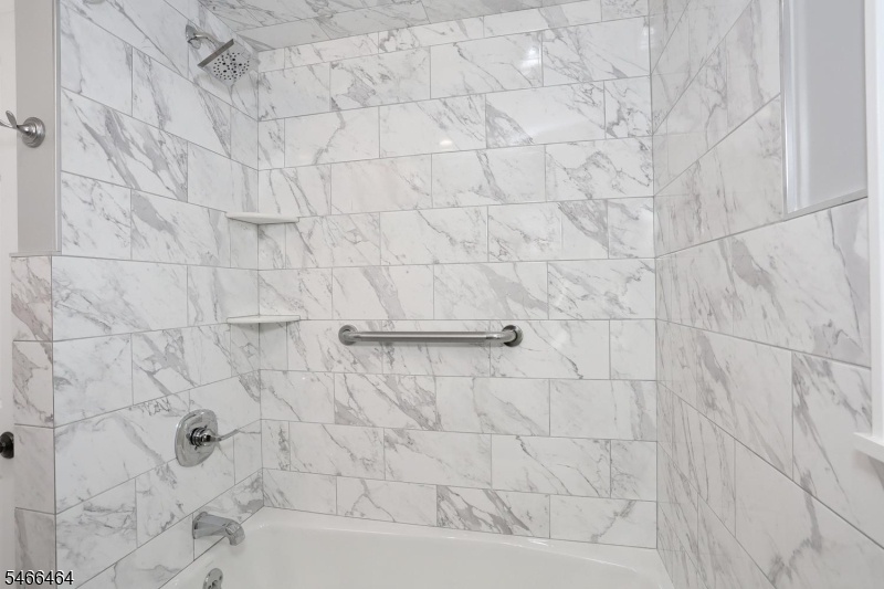 2nd fl. hallway full bathroom