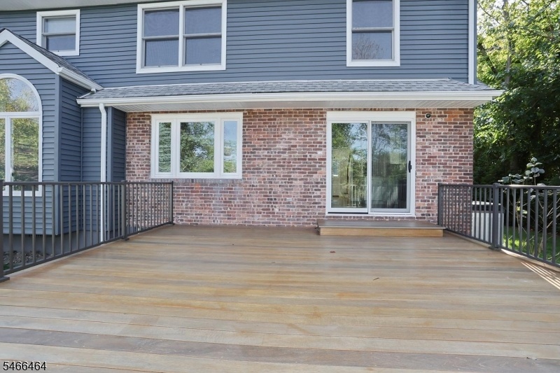 Large Mahogany wood deck