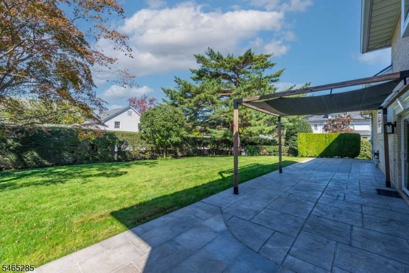 Expansive patio