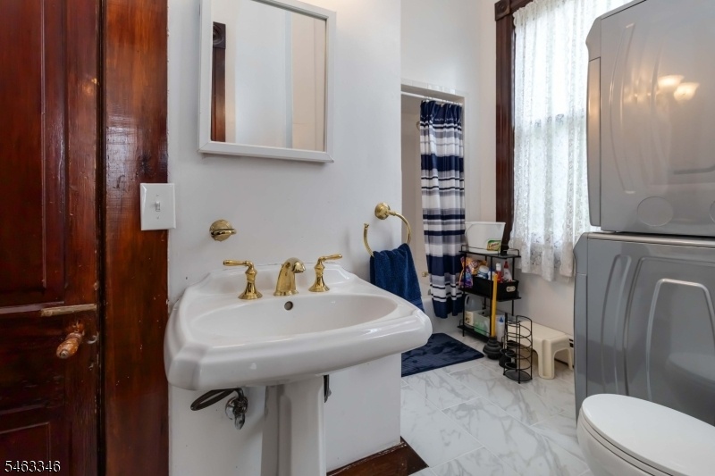 Main Bath & Laundry