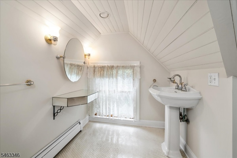 3rd Floor Full Bath