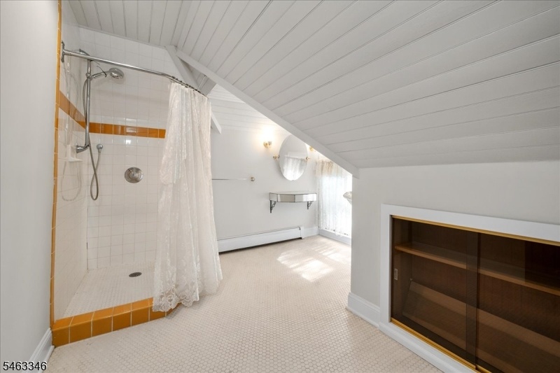 3rd Floor Full Bath