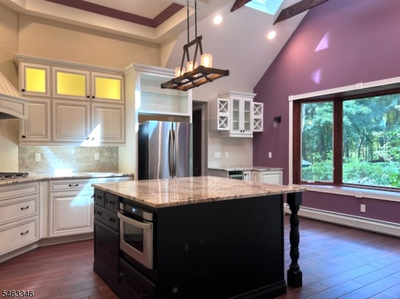 Breakfast Bar & Microwave