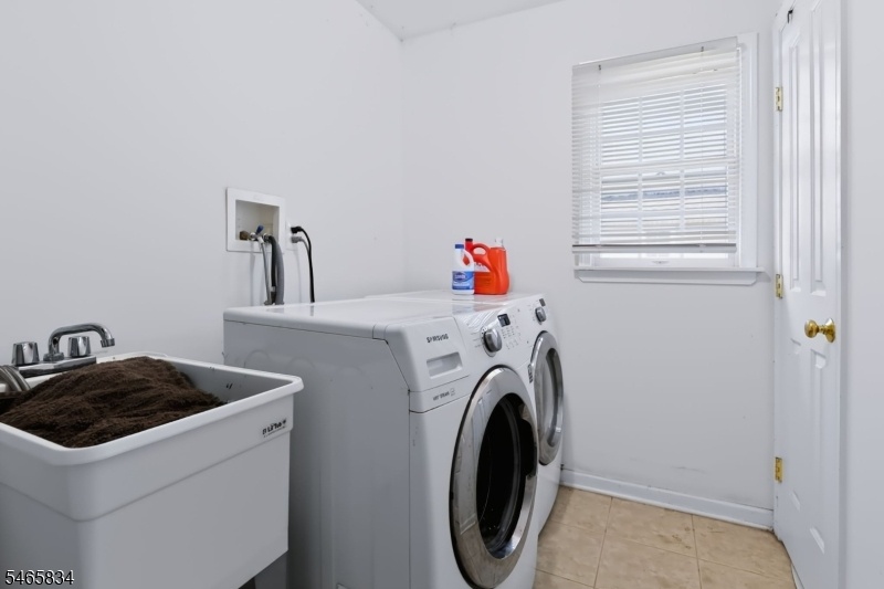 2nd fl laundry