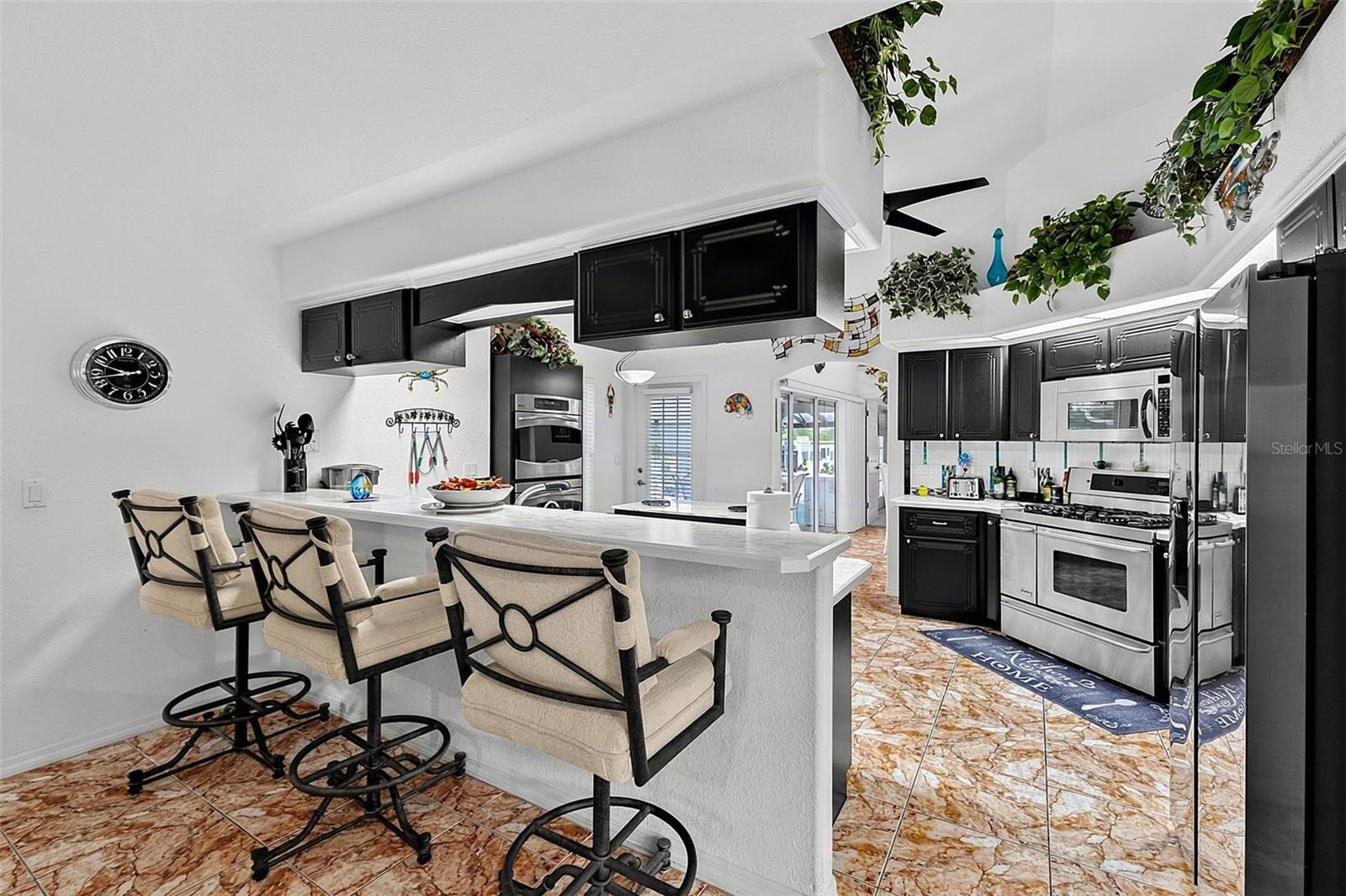 Kitchen with Breakfast Bar