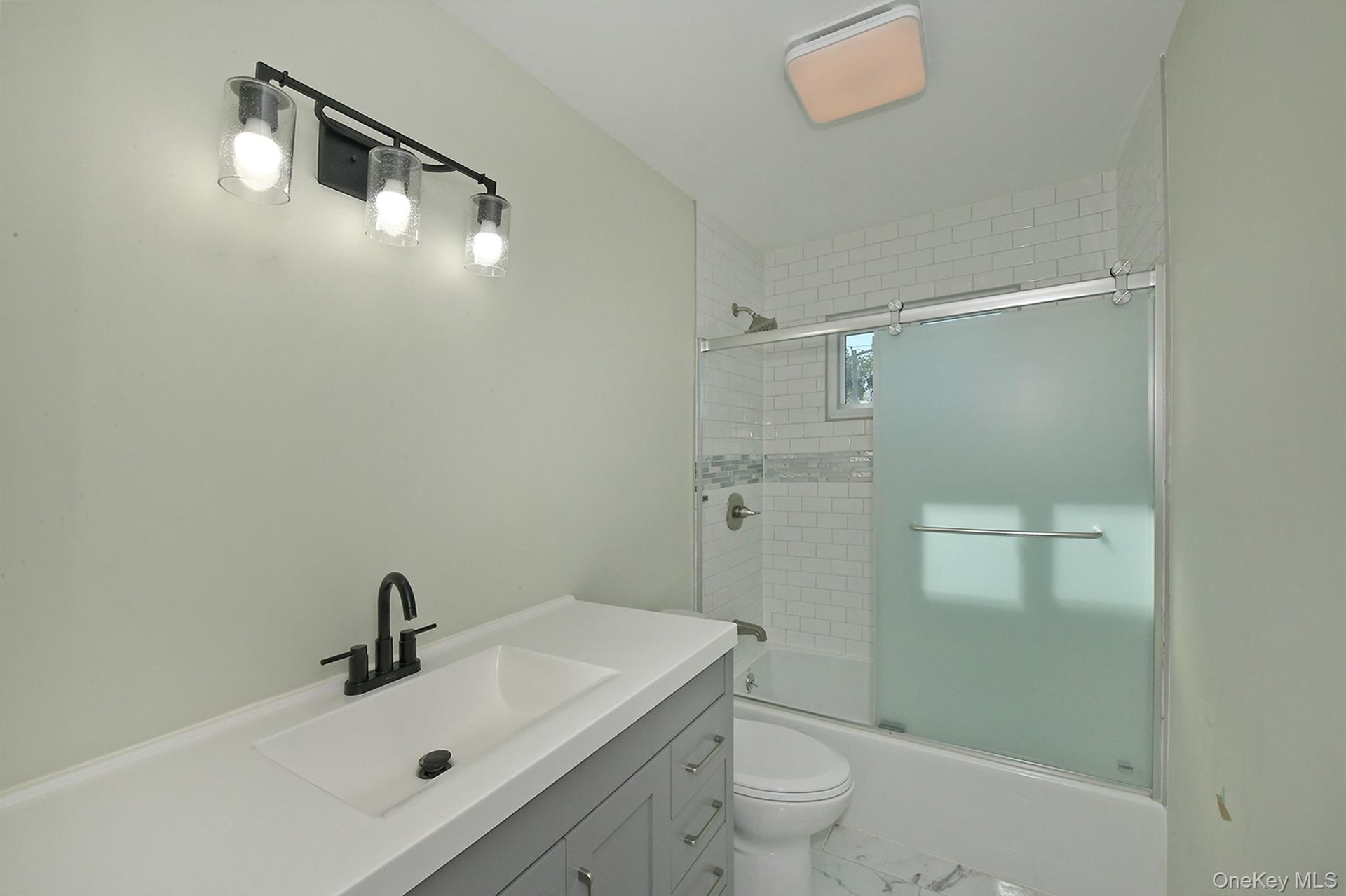 Full Upstairs Bath