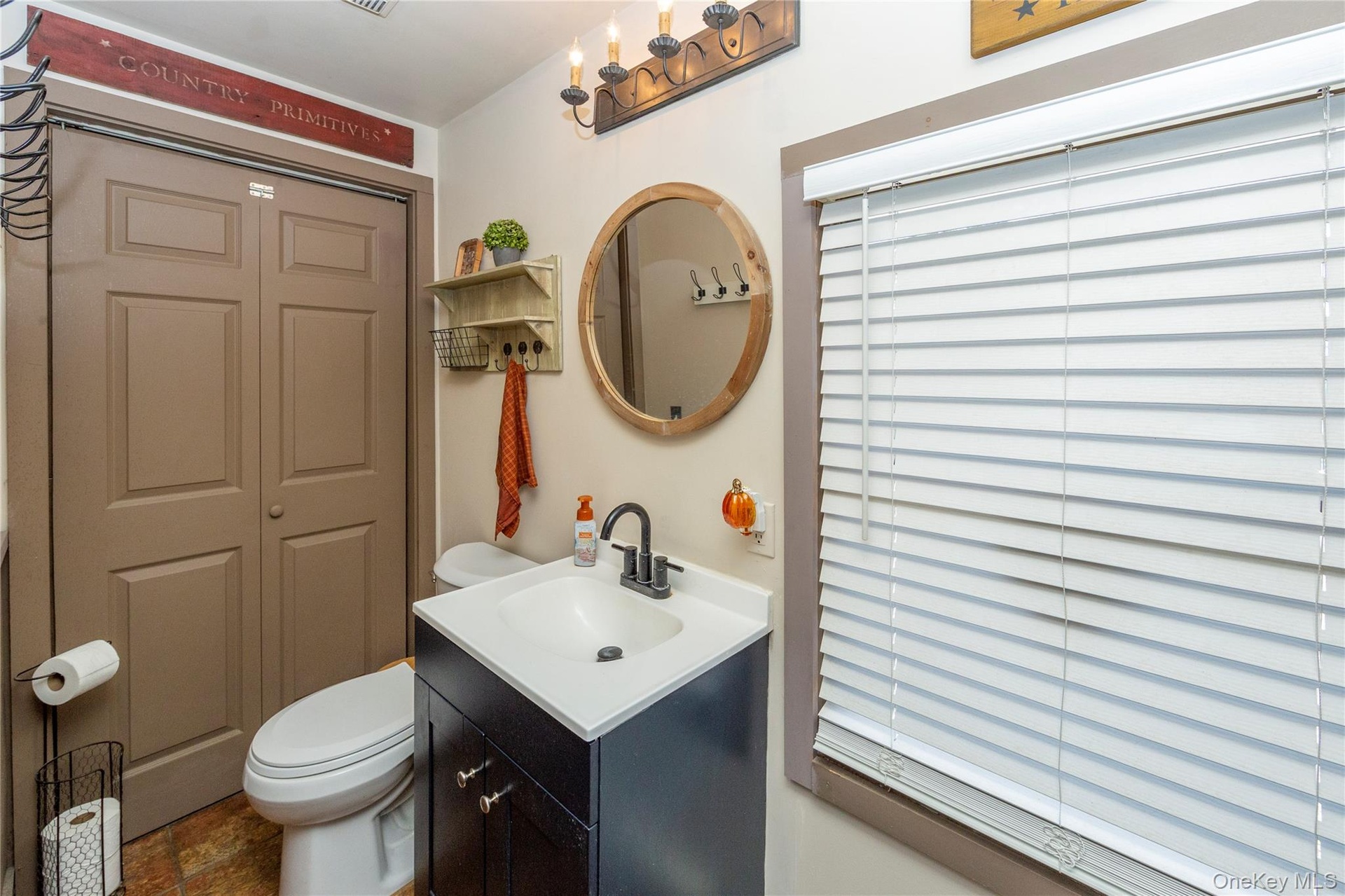 Cozy primary bathroom.