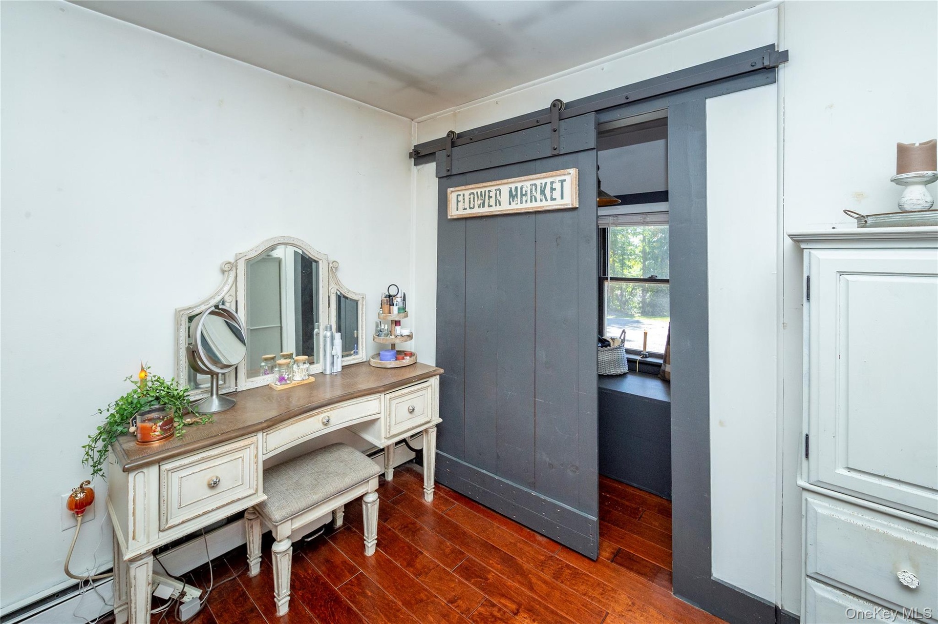 With a sliding barn door to the walk-in closet.