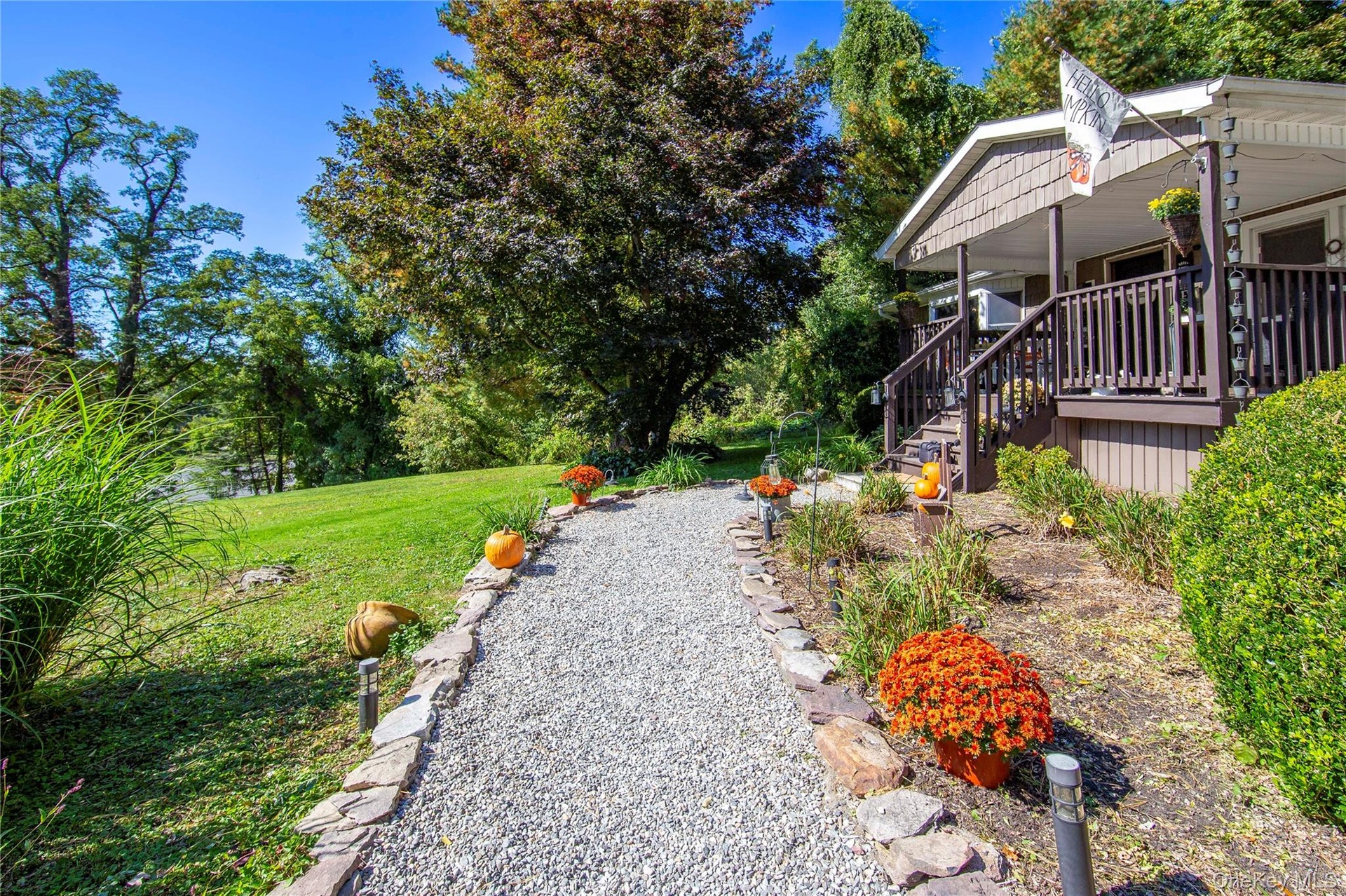 The setting offers a wonderful balance of country atmosphere and everyday convenience.