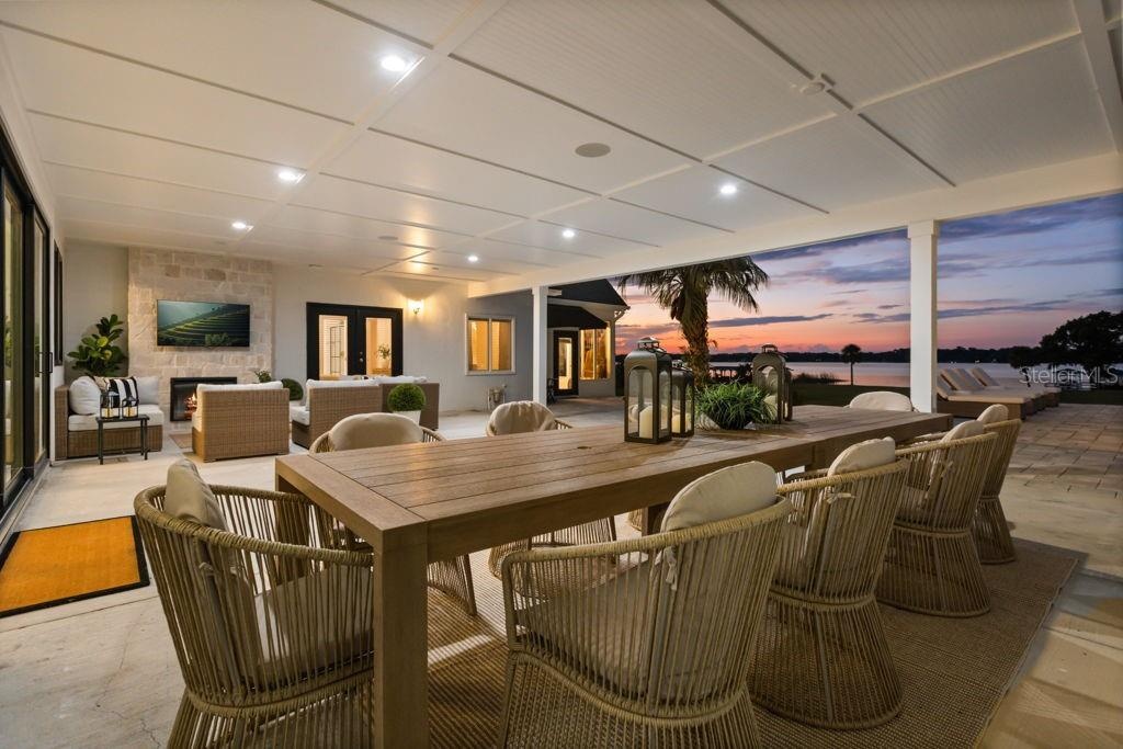 Lanai Dining Area
