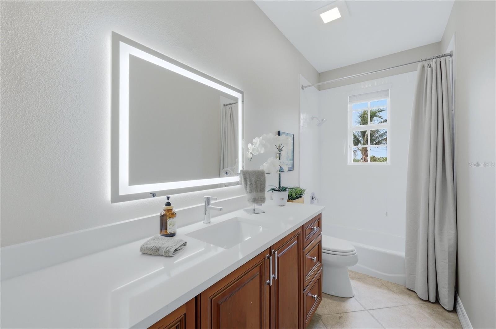 3rd Floor Full Bathroom