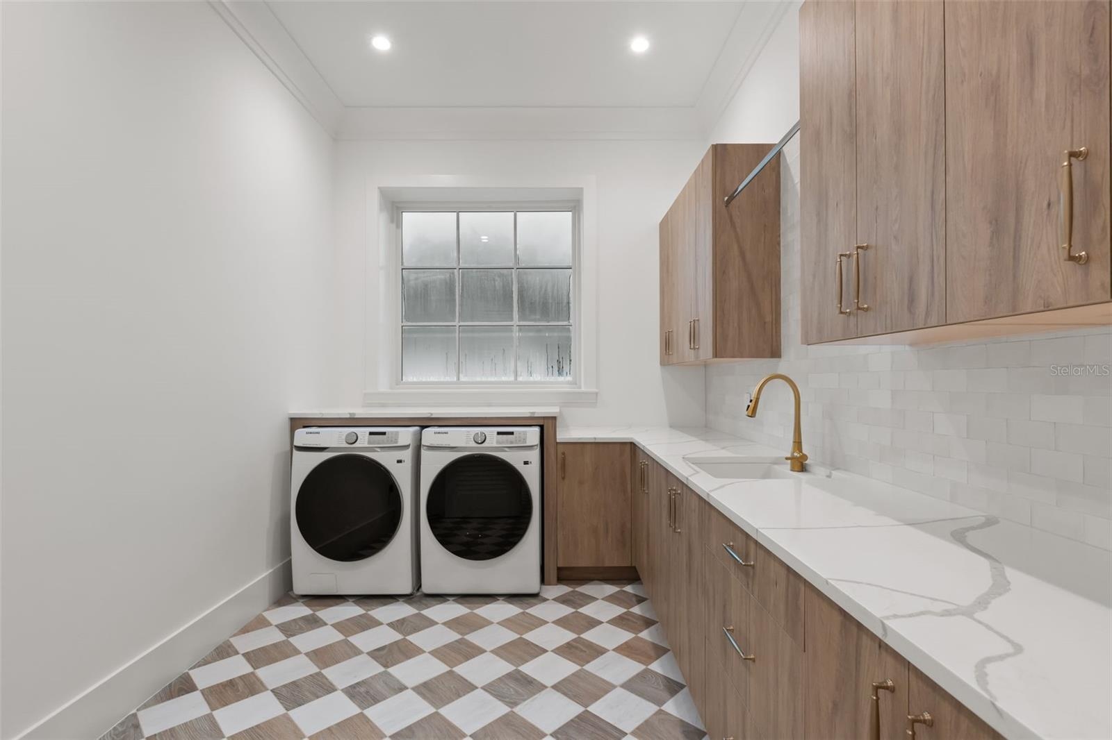 3207 Middlesex Rd. laundry room