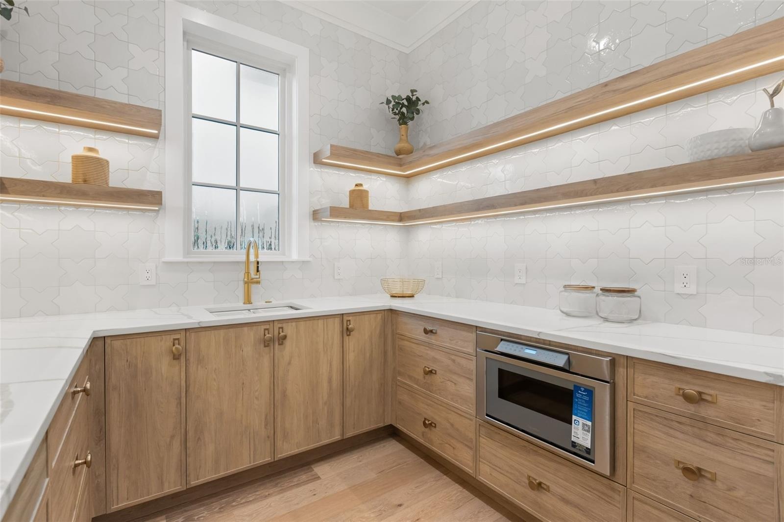 3207 Middlesex Rd. open pantry