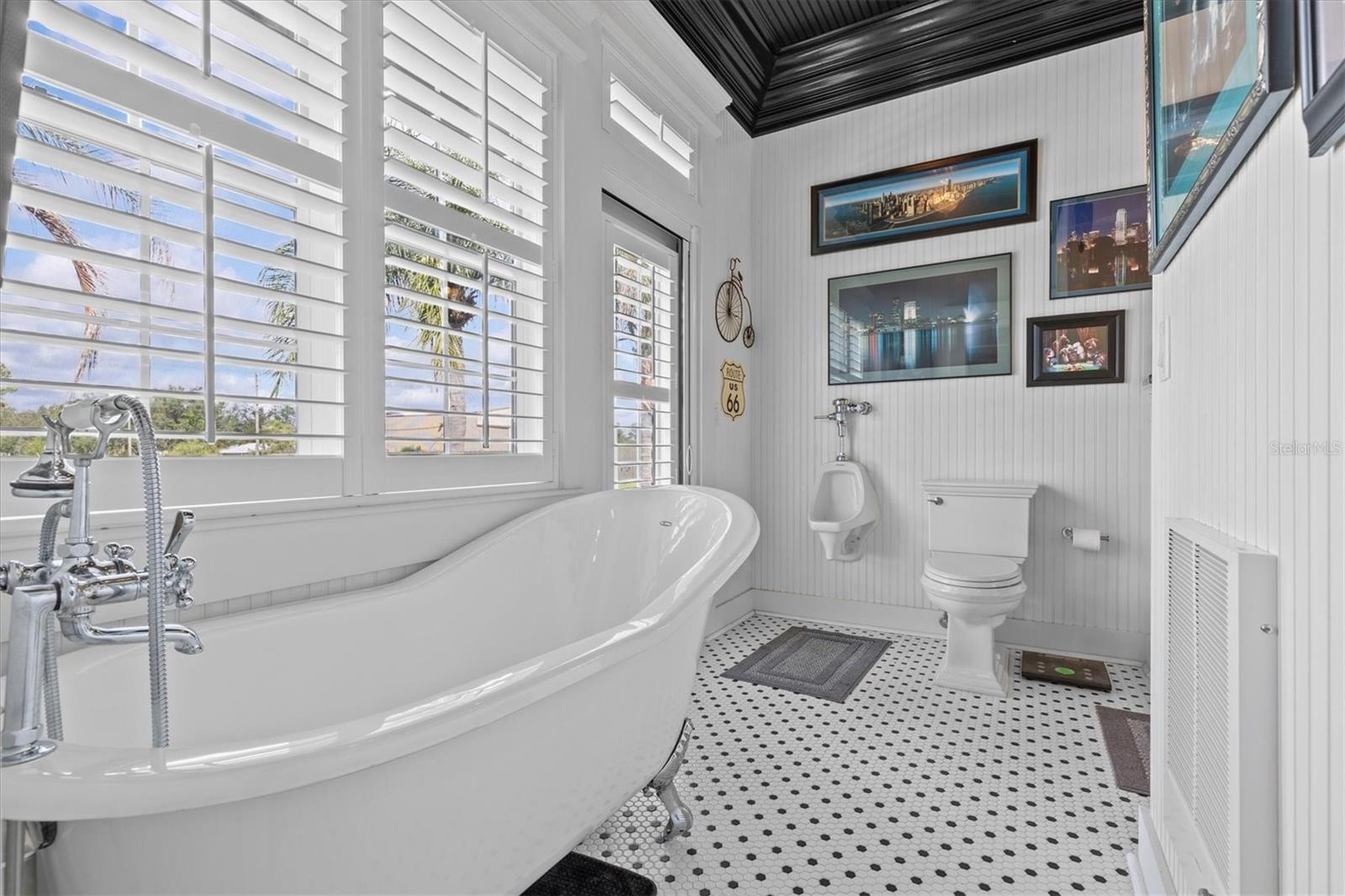 Claw Tub