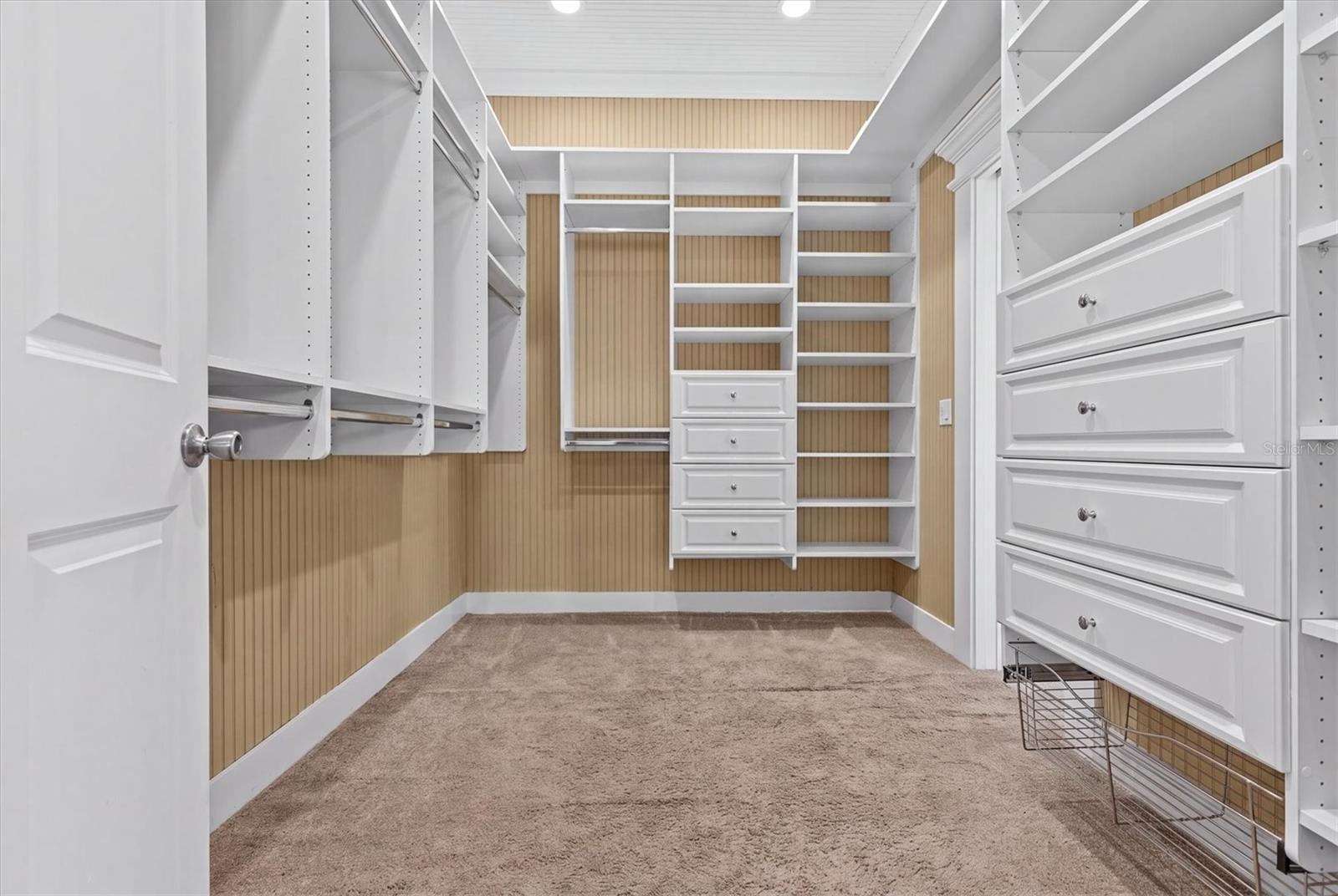 California Style Organized Large Walk in Closet