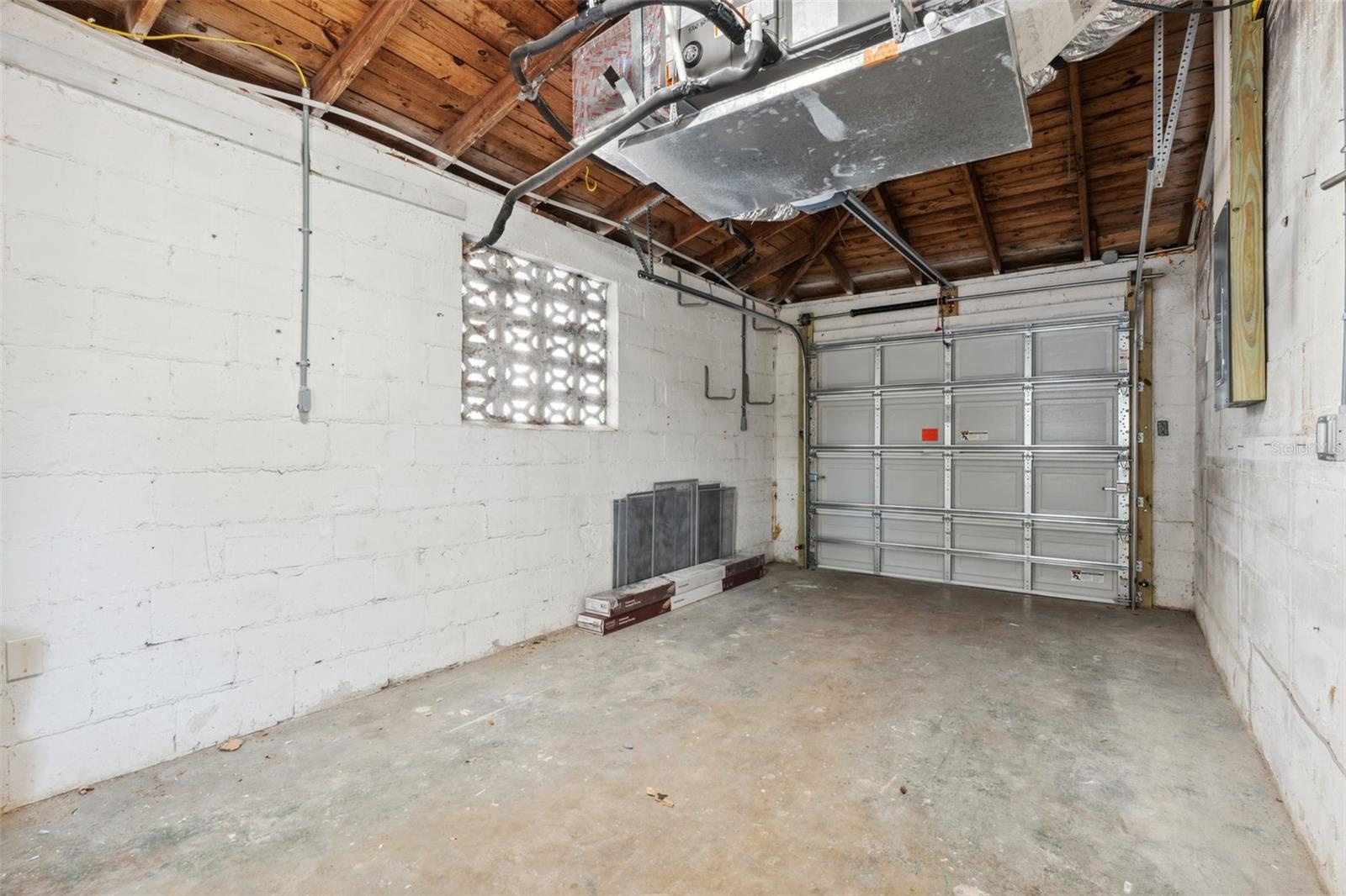 1 car garage and laundry