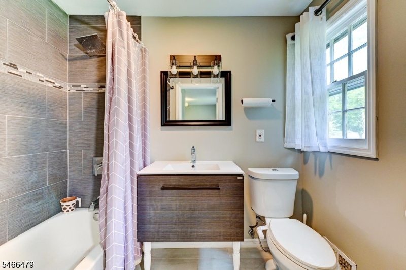 1st Floor Full Bathroom