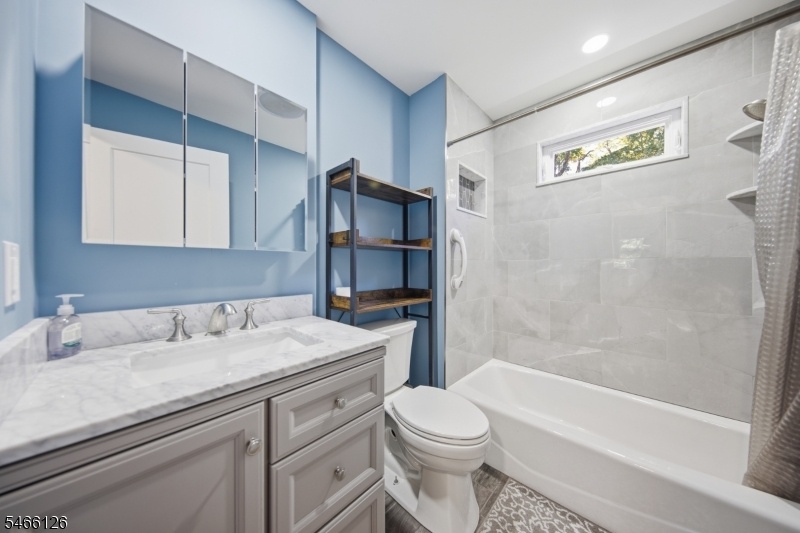 bathroomoom