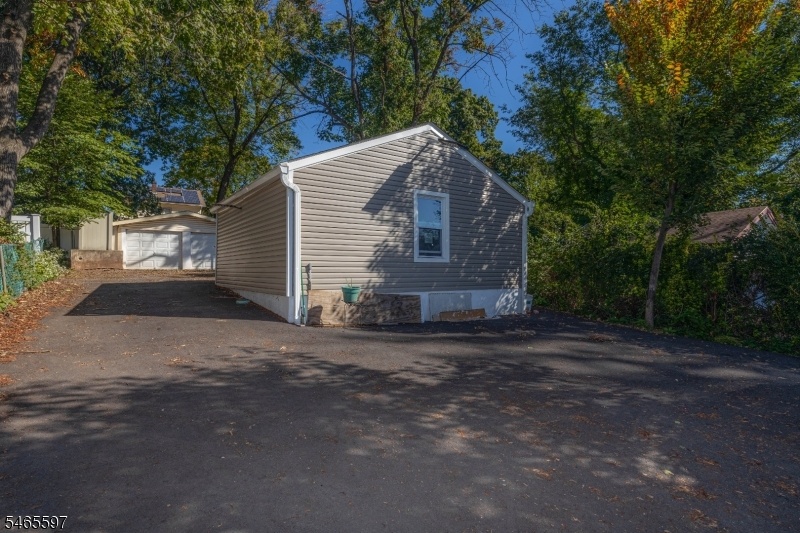 BACK GARAGE