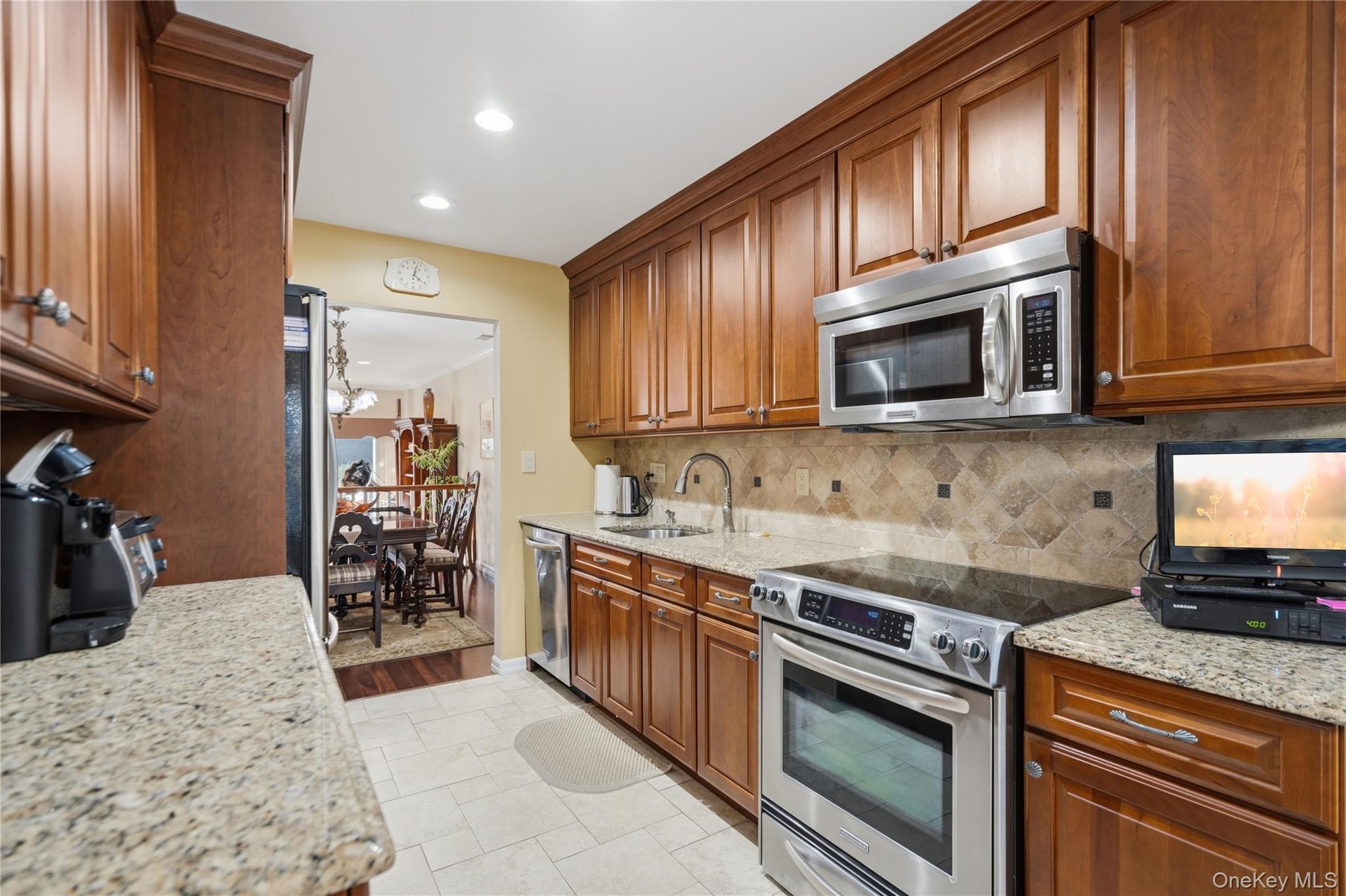 Custom Quality Wood Cabinetry With Granite Countertops!