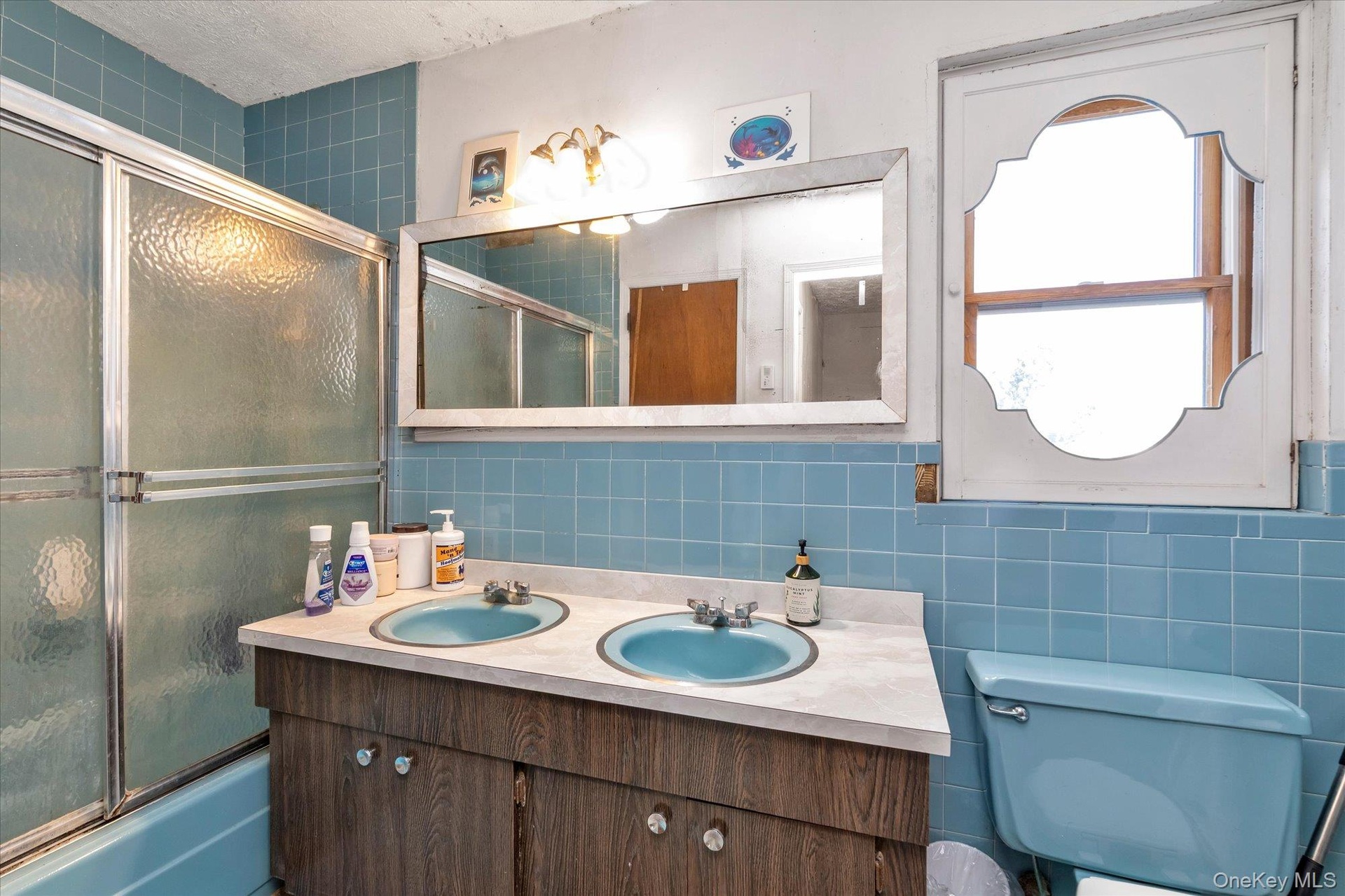 Hallway Full Bath